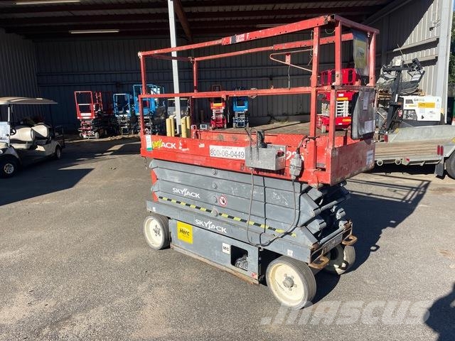 SkyJack SJ3226 가위형 리프트