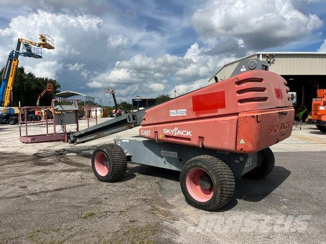 SkyJack SJ40T Teleskopiskie pacēlāji