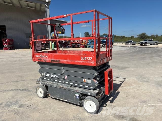 SkyJack SJ4732 رافعات مقصية الشكل