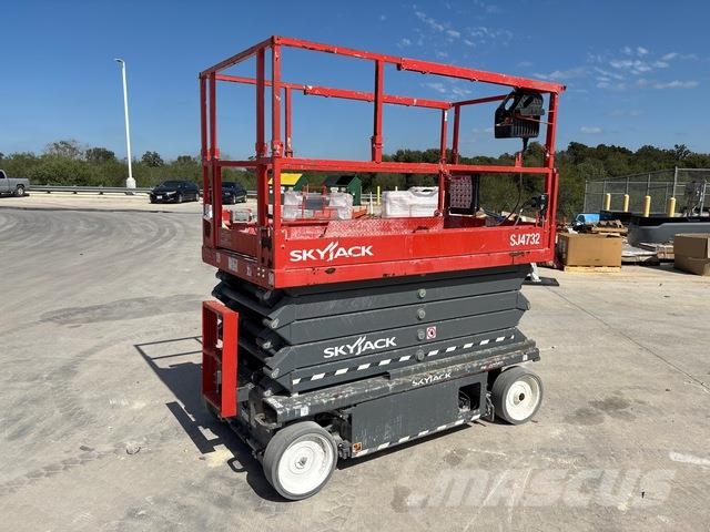 SkyJack SJ4732 رافعات مقصية الشكل