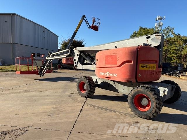 SkyJack SJ63AJ 관절형 전동이동 리프트