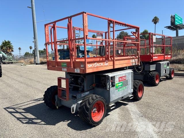 SkyJack SJ6826 RT Scissor lifts