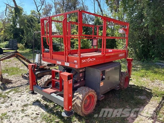 SkyJack SJ6826 RT Nůžková zvedací plošina