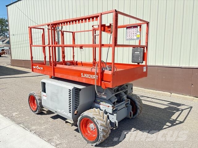 SkyJack SJ6826 RT Scissor lifts