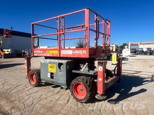 SkyJack SJ6826RT Elevadores de tesoura