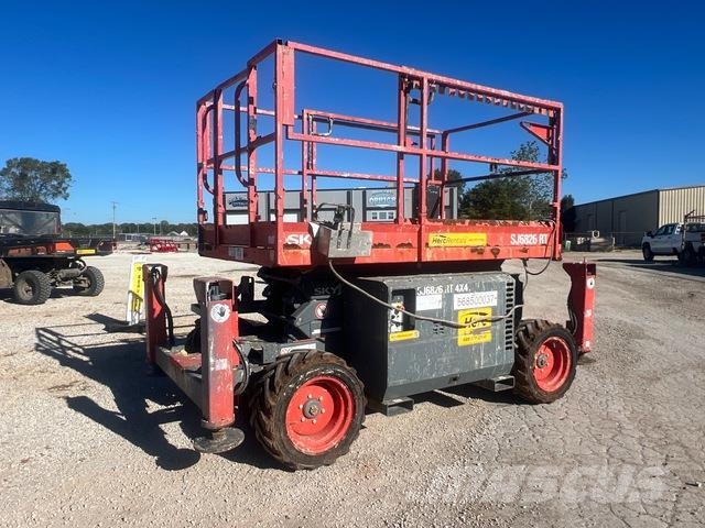 SkyJack SJ6826RT Elevadores de tesoura