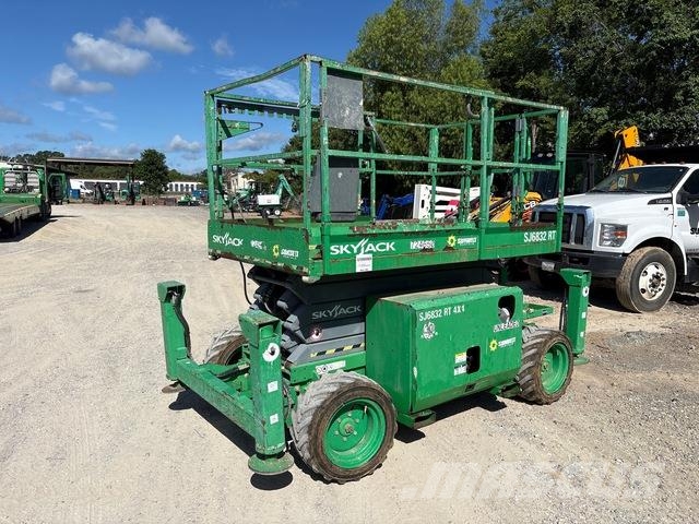 SkyJack SJ6832 RT Scissor lifts