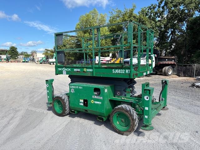 SkyJack SJ6832 RT Nacelle ciseaux
