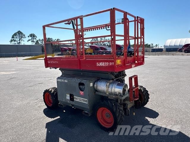 SkyJack SJ6832RT Scissor lifts