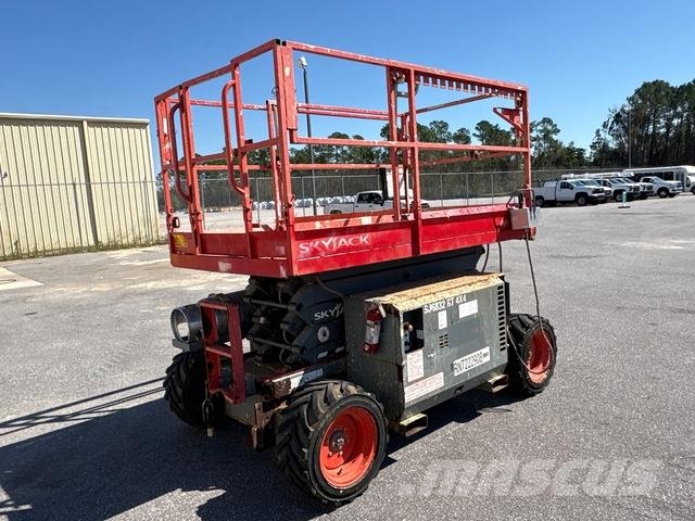 SkyJack SJ6832RT Scissor lifts