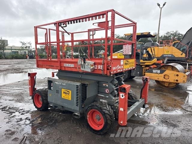 SkyJack SJ6832RT Nožnicové zdvíhacie plošiny