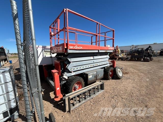 SkyJack SJ7135RT Scissor lifts