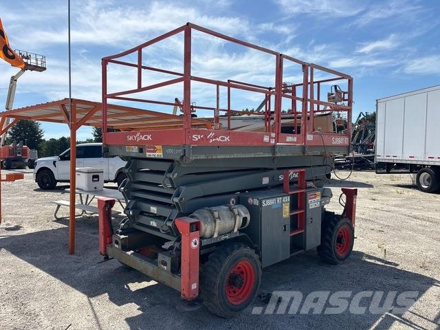 SkyJack SJ8841 RT Scissor lifts