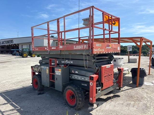 SkyJack SJ8841 RT Scissor lifts