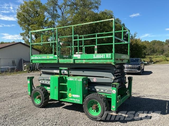 SkyJack SJ8841RT Scheren-Arbeitsbühnen