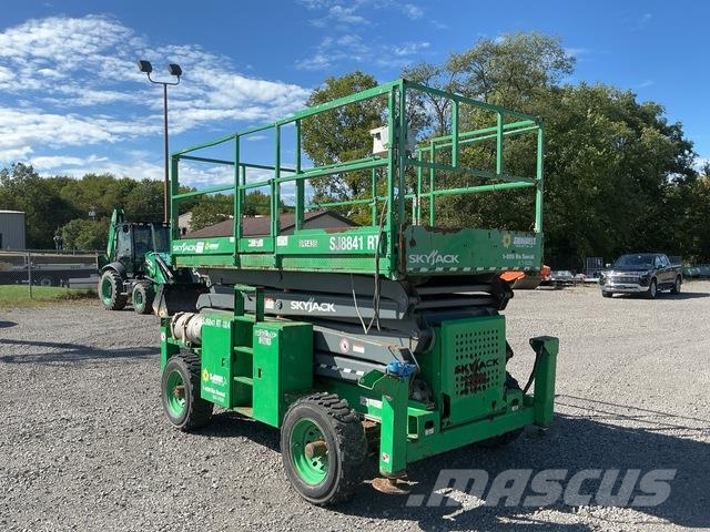 SkyJack SJ8841RT Scheren-Arbeitsbühnen