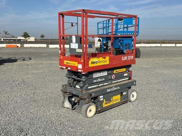 SkyJack SJIII 3219 シザースリフト