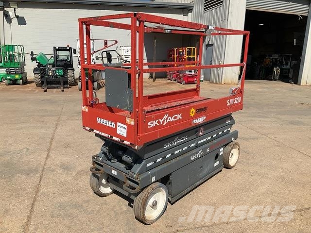 SkyJack SJIII 3220 رافعات مقصية الشكل