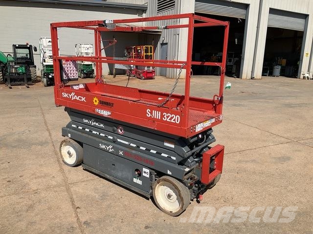 SkyJack SJIII 3220 رافعات مقصية الشكل