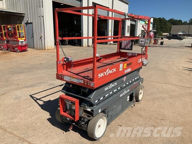 SkyJack SJIII 3220 رافعات مقصية الشكل