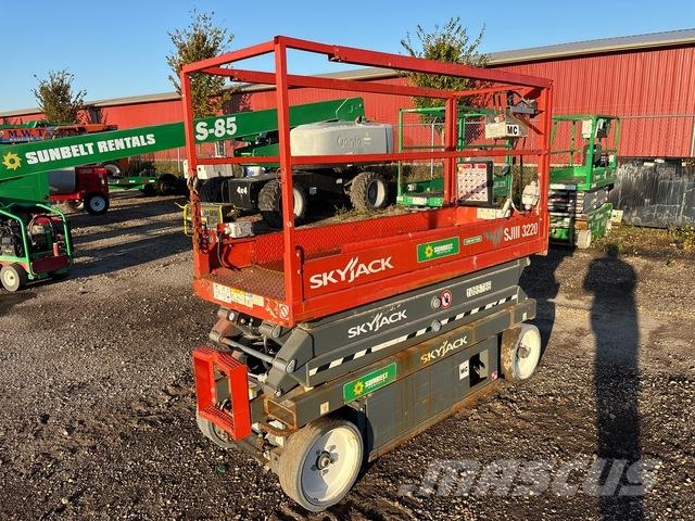 SkyJack SJIII 3220 Scissor lifts