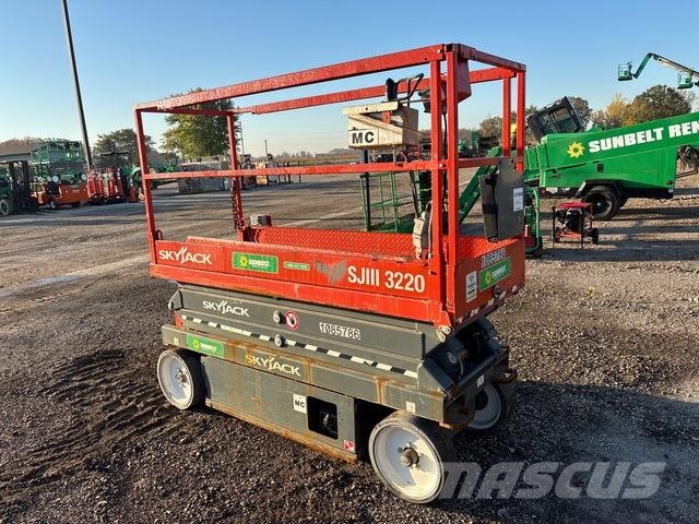 SkyJack SJIII 3220 Scissor lifts