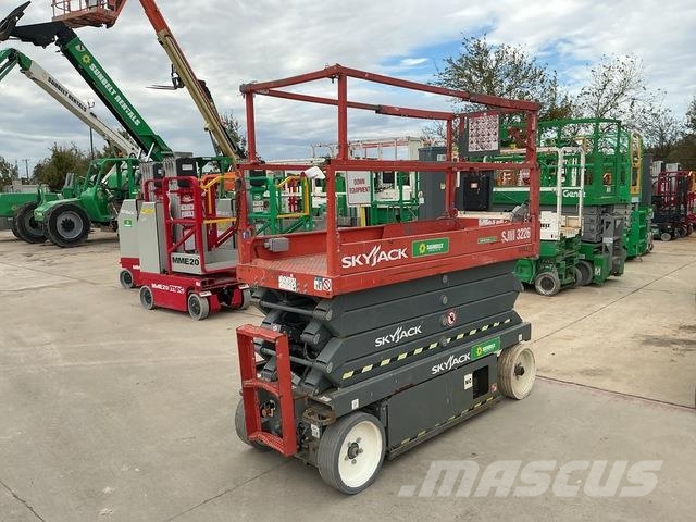 SkyJack SJIII 3226 Scissor lifts