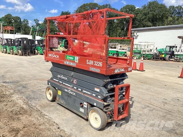 SkyJack SJIII 3226 Scissor lifts