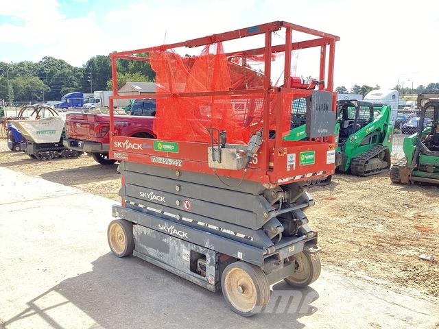SkyJack SJIII 3226 Scissor lifts