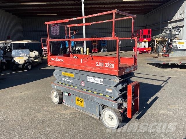 SkyJack SJIII 3226 가위형 리프트