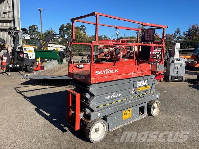 SkyJack SJIII 3226 가위형 리프트