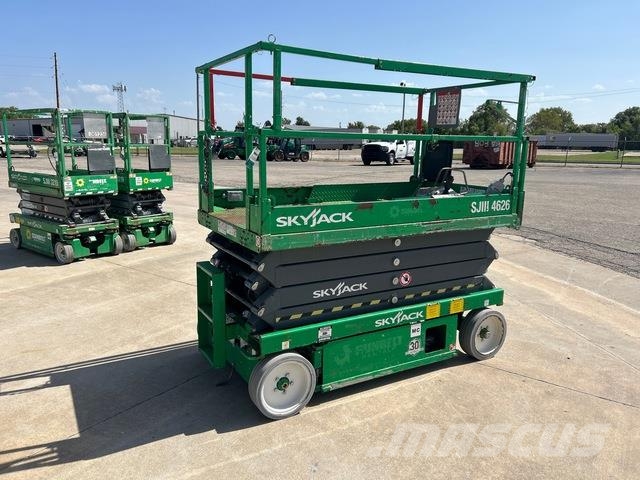 SkyJack SJIII-4626 رافعات مقصية الشكل