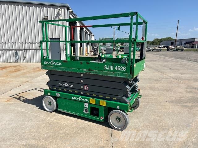 SkyJack SJIII-4626 رافعات مقصية الشكل