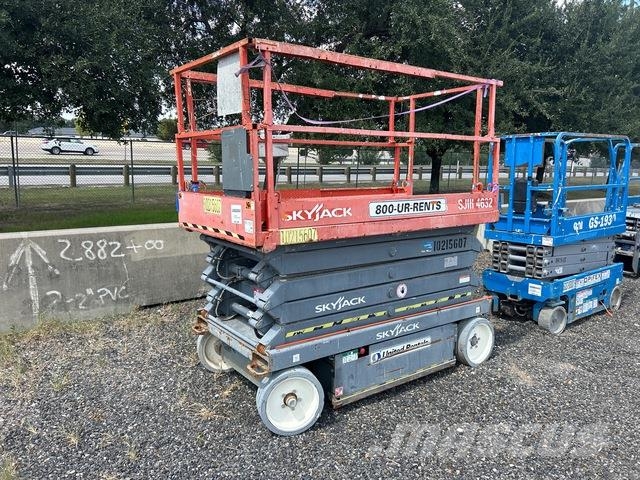 SkyJack SJIII-4632 رافعات مقصية الشكل