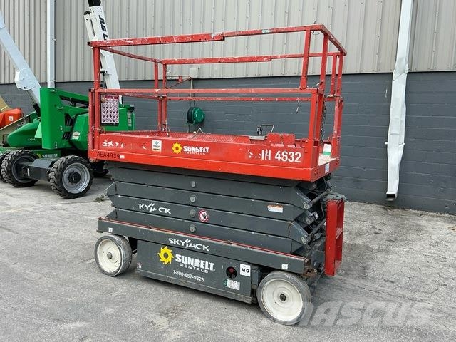 SkyJack SJIII-4632 Ollós emelők