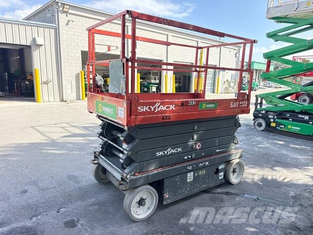 SkyJack SJIII 4632 رافعات مقصية الشكل