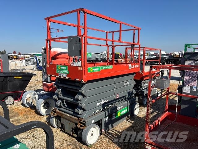 SkyJack SJIII-4740 رافعات مقصية الشكل
