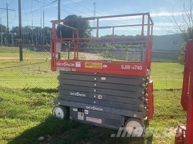 SkyJack SJIII 4740 Schaarhoogwerkers