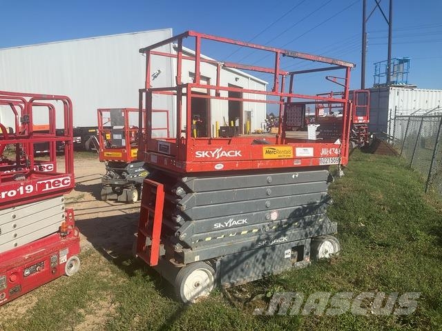 SkyJack SJIII 4740 Schaarhoogwerkers