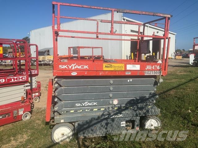 SkyJack SJIII 4740 Schaarhoogwerkers