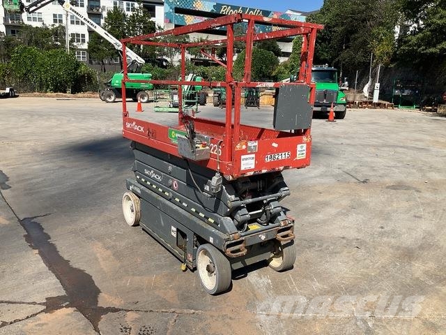 SkyJack SJIII3226 Scissor lifts