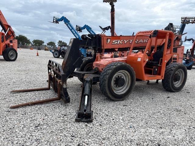 SkyTrak 10054 Telescopic handlers