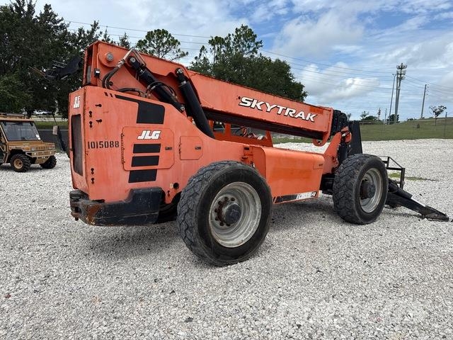 SkyTrak 10054 Telescopic handlers