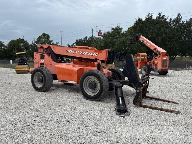 SkyTrak 10054 Telescopic handlers