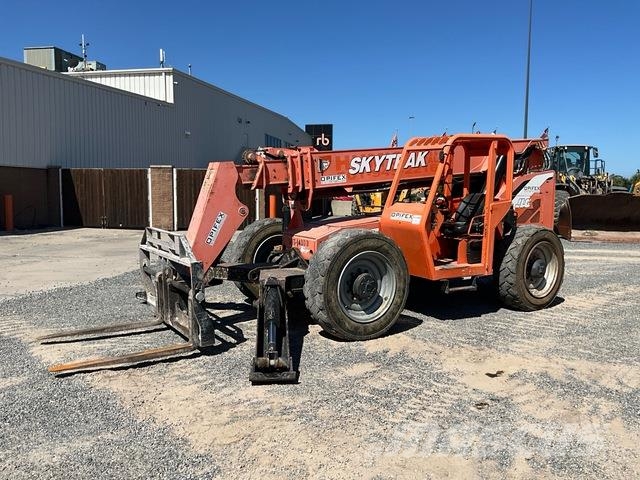 SkyTrak 10054 Telescopic handlers