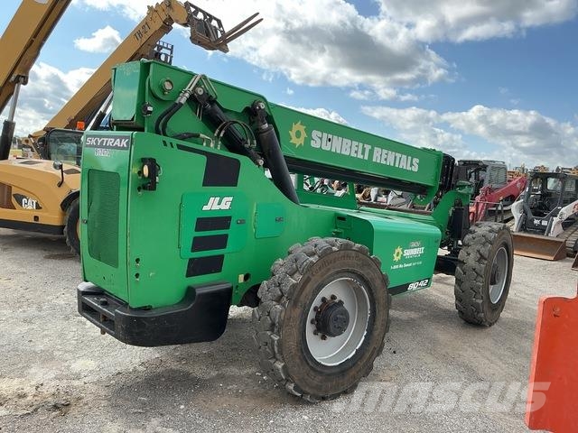 SkyTrak 8042 T4F 伸縮臂操作車