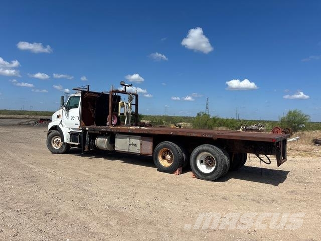 Sterling L9500 Tovornjaki s kesonom/platojem