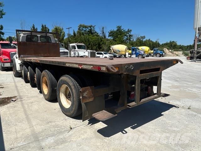 Sterling LT9500 平板栏板货车