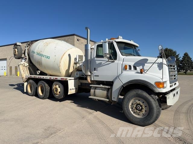 Sterling LT9500 其他货车