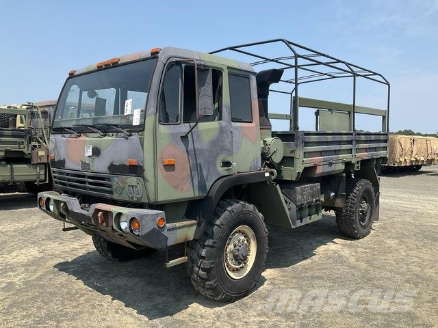 Stewart & Stevenson M1078A1 Furgons